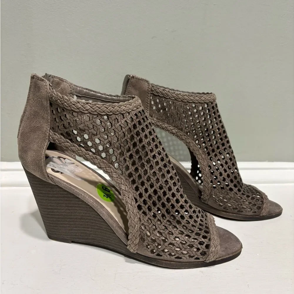 Lt Gray Women’s Summer/ Spring Wedge Heeled Sandals by Fergalicious -size 9.5